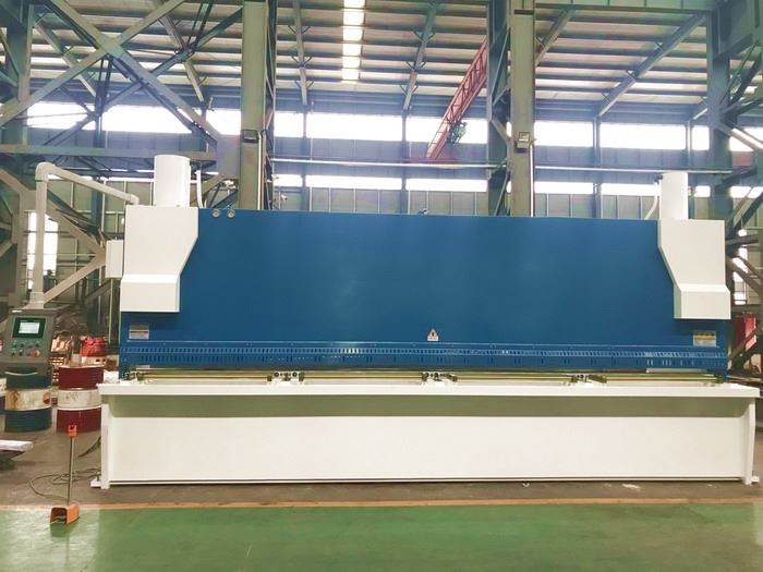 DELEM DAC360T 4 osá cnc 6m veľká gilotína 20 mm kovový rezací stroj Yawei porcelán DELEM DAC360T 4 axis cnc 6m large guillotine 20mm metal cutting machine Yawei china