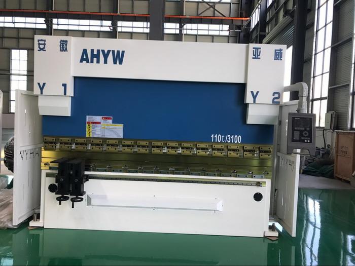 AHYW Yawei 4-osová CNC lisová brzda 110T3M