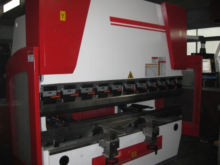 DA66T  Yawei 8 axis cnc pressbrakes with Trumpf clamping and tools made in china 